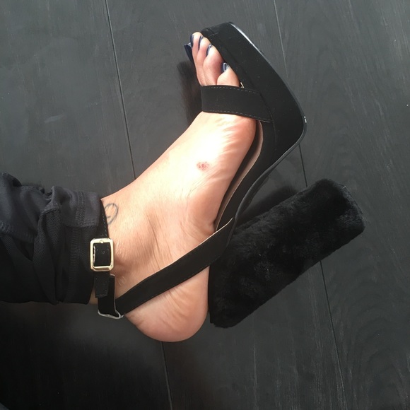 π€ CLEARANCE Black Kitty Faux Fur Heel - Picture 5 of 6